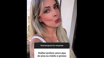 Medica pelada encoxando novinha