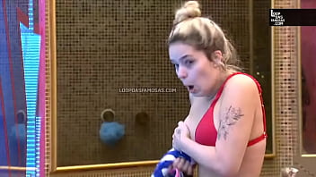 Simaria pagando peitinho porno