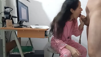 Novinha gostosa de pijama MmMm