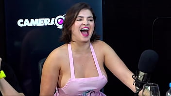 Carola chaves dando