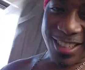 DJ famosa por ter sido expulsa da academia por causa do tamanho do short agora tá arrasando no pornô amador com um negão bem dotado