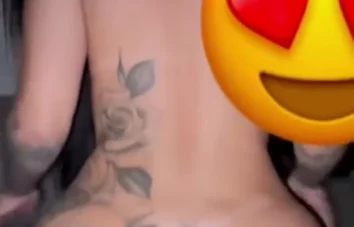 Mibad MC arrasando com uma aula de como dançar em cima da piroca