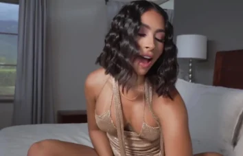 Daniela Antury se divertindo demais com um dildo, explodindo de prazer!