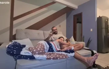 Gabi Conkey mamando e cavalgando gostoso no pau do amigo em vídeo amador