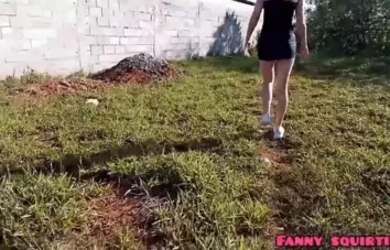Ruivinha Fanny transando ao ar livre e levando gozada na bunda