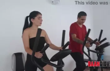 Morena gostosa transando na academia em vídeo caseiro